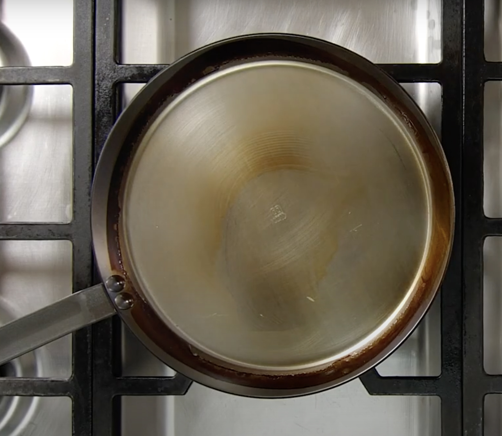 obnovení nepřilnavosti ocelové pánve